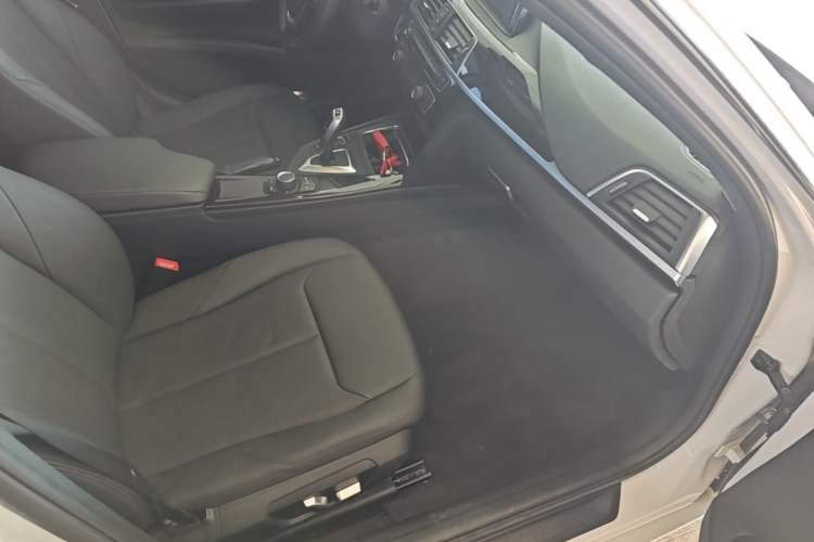 Used BMW 3 Series 2017 320Li Fashion Model Right Front Seat