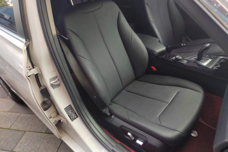 Used BMW 3 Series 2017 320Li Fashion Model Right Front Seat