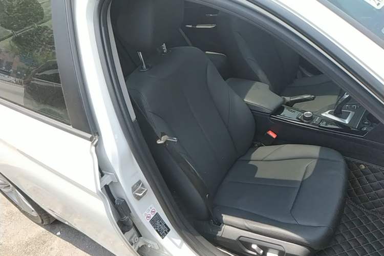 Used BMW 3 Series 2017 318i Fashion Model Right Front Seat