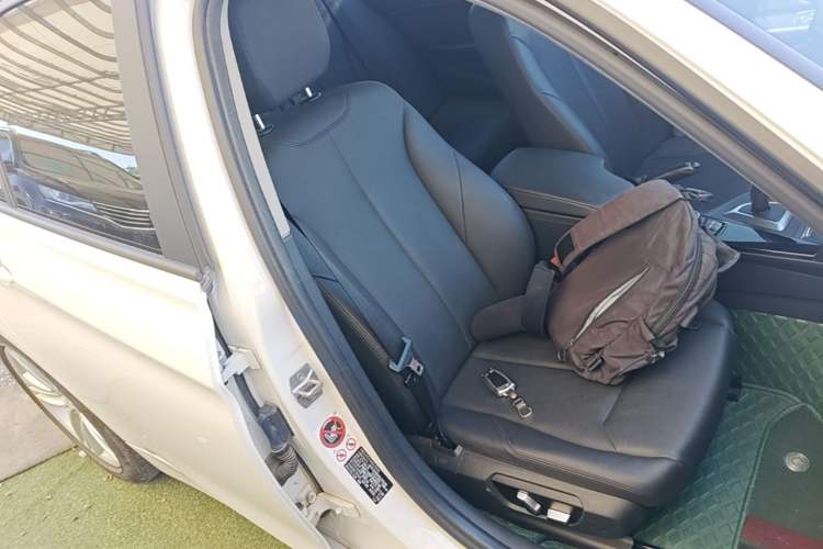 Used BMW 3 Series 2017 318i Fashion Model Right Front Seat