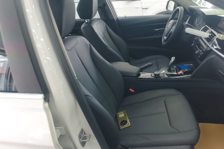 Used BMW 3 Series 2017 320Li Fashion Model Right Front Seat