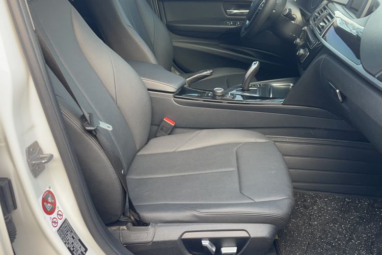 Used BMW 3 Series 2017 320Li Fashion Model Right Front Seat