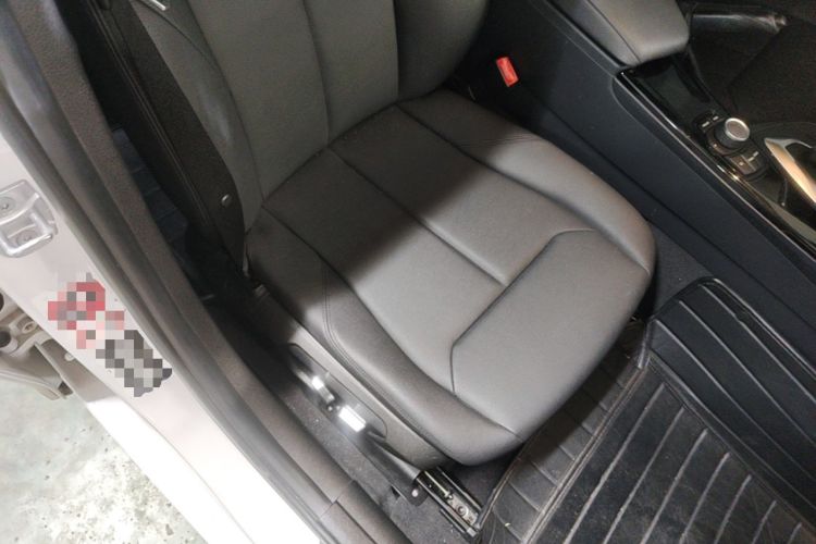 Used BMW 3 Series 2017 320Li Fashion Model Right Front Seat