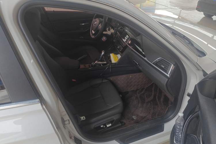 Used BMW 3 Series 2017 320Li Fashion Model Right Front Seat