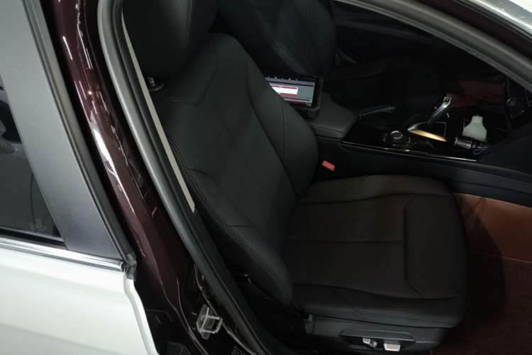 Used BMW 3 Series 2017 320Li Fashion Model Right Front Seat