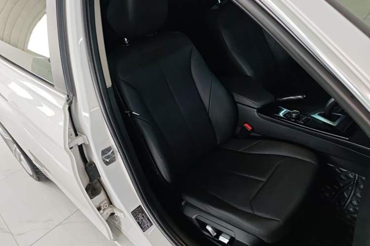 Used BMW 3 Series 2017 320Li Fashion Model Right Front Seat