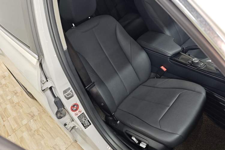 Used BMW 3 Series 2017 320Li Fashion Model Right Front Seat