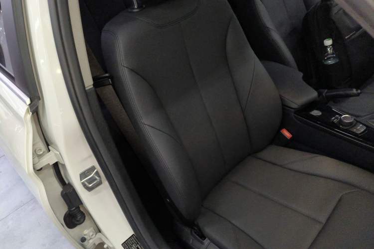 Used BMW 3 Series 2017 320Li Fashion Model Right Front Seat