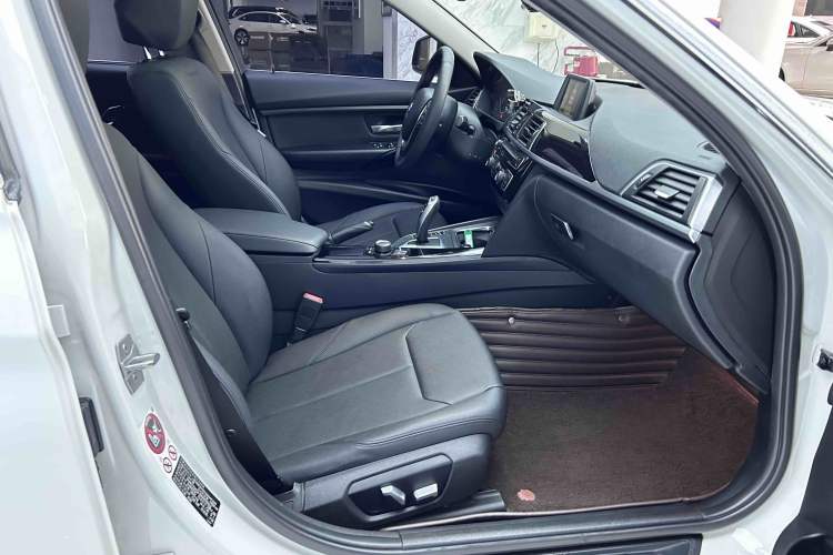 Used BMW 3 Series 2017 320Li Fashion Model Right Front Seat