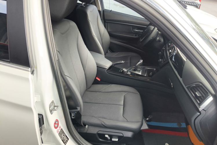 Used BMW 3 Series 2017 320Li Fashion Model Right Front Seat
