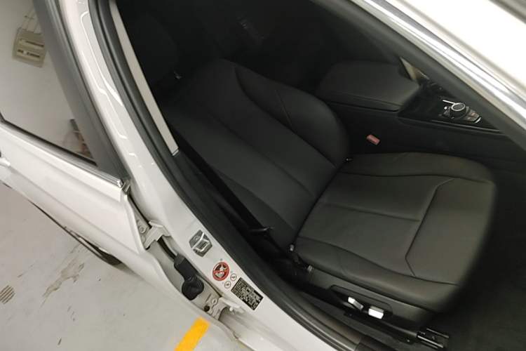 Used BMW 3 Series 2017 320Li Fashion Model Right Front Seat