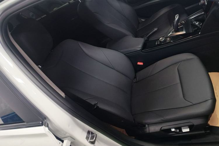 Used BMW 3 Series 2017 320Li Fashion Model Right Front Seat