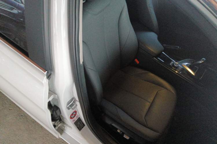 Used BMW 3 Series 2017 320Li xDrive Fashion Model Right Front Seat