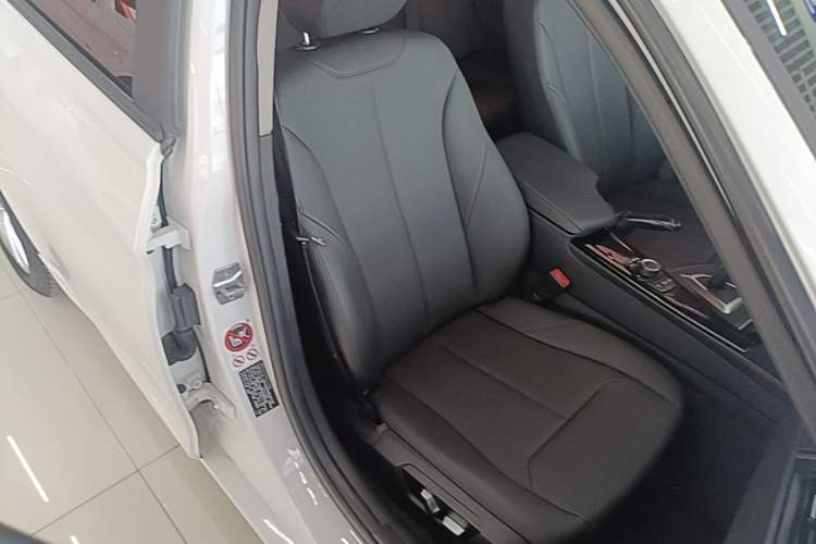 Used BMW 3 Series 2017 318i Fashion Model Right Front Seat