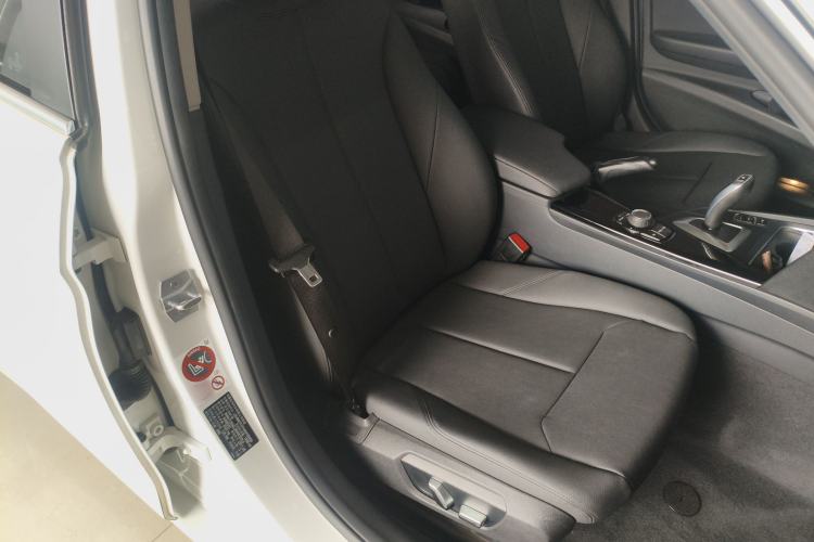 Used BMW 3 Series 2017 320Li Fashion Model Right Front Seat