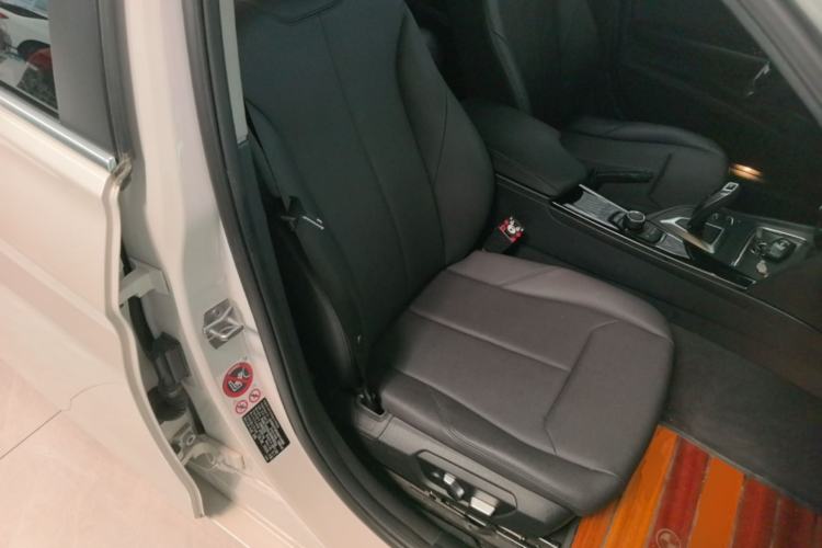 Used BMW 3 Series 2017 320Li Fashion Model Right Front Seat