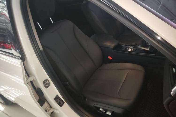 Used BMW 3 Series 2017 320Li M Sport Edition Right Front Seat