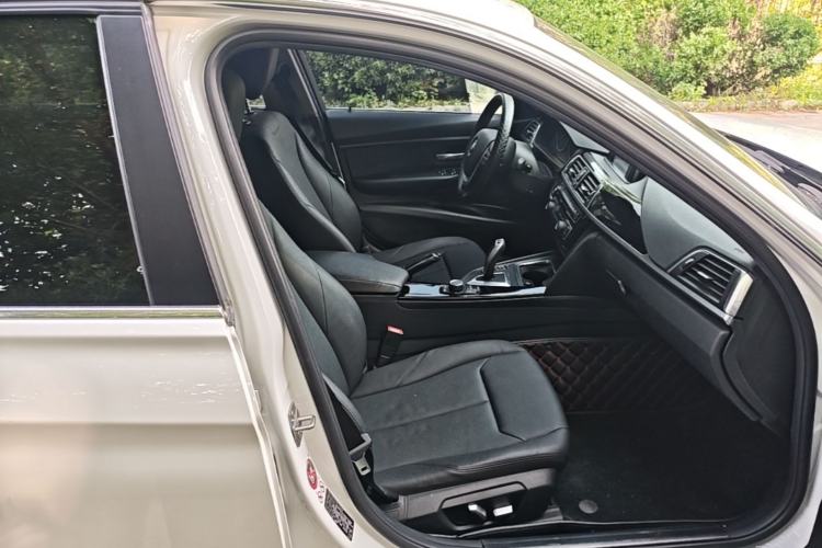 Used BMW 3 Series 2017 320Li Fashion Model Right Front Seat