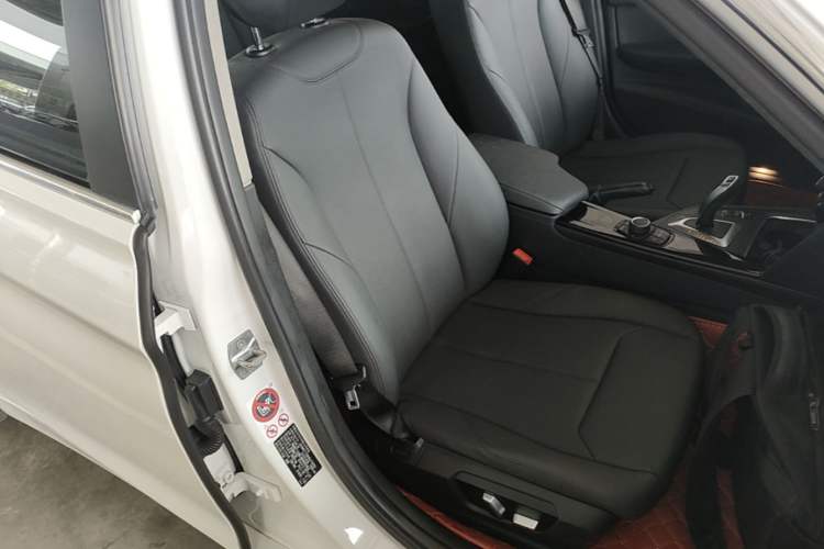 Used BMW 3 Series 2017 318Li Fashion Model Right Front Seat