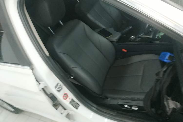 Used BMW 3 Series 2017 318Li Fashion Model Right Front Seat