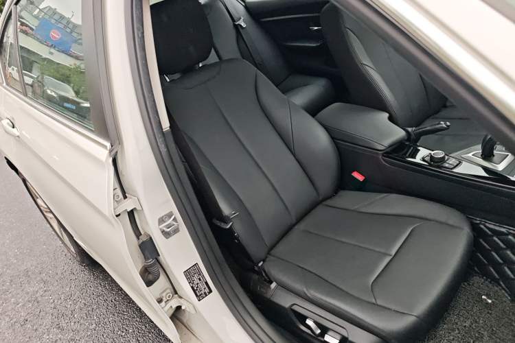 Used BMW 3 Series 2017 320Li Fashion Model Right Front Seat