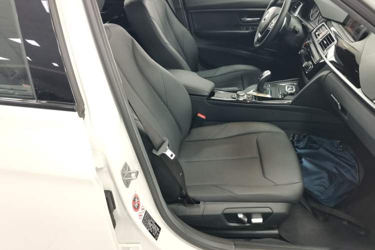 Used BMW 3 Series 2017 320Li M Sport Edition Right Front Seat