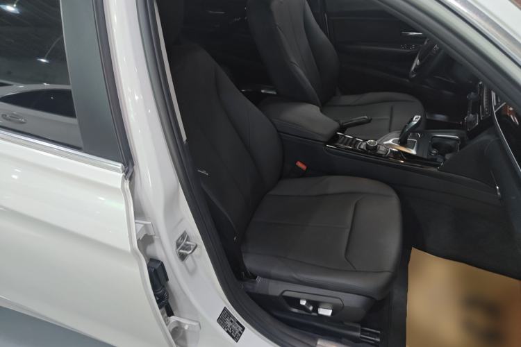 Used BMW 3 Series 2017 320Li Fashion Model Right Front Seat