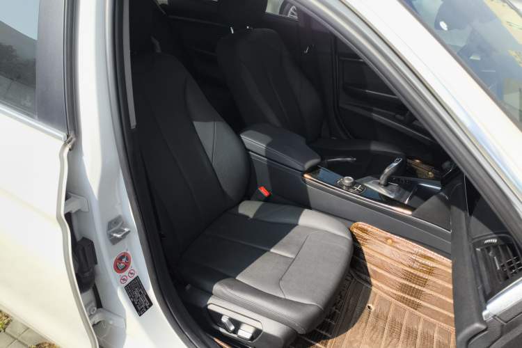 Used BMW 3 Series 2017 320Li xDrive Fashion Model Right Front Seat