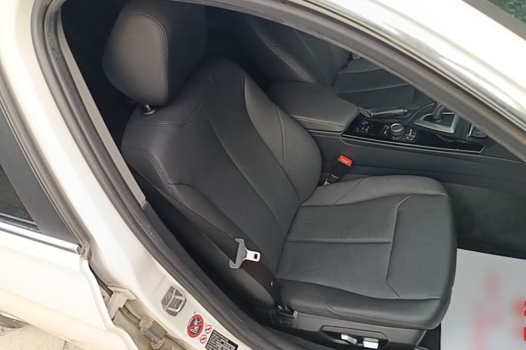 Used BMW 3 Series 2017 320Li Fashion Model Right Front Seat