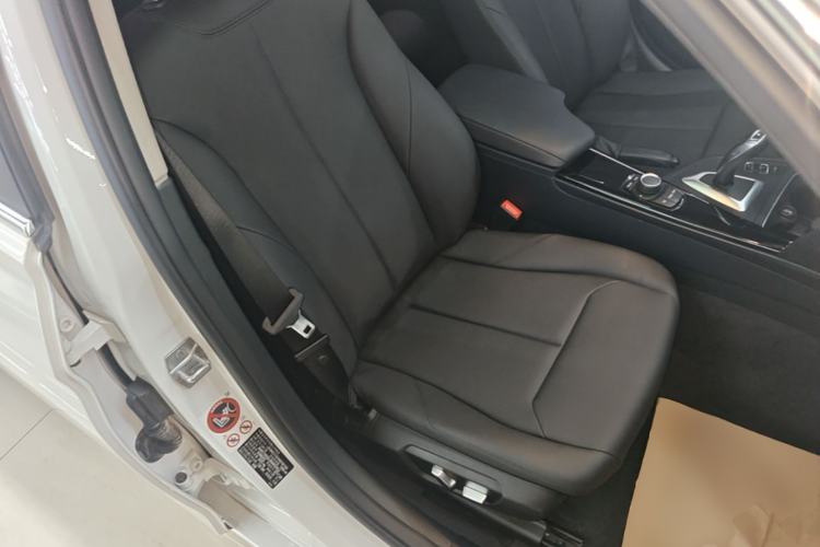 Used BMW 3 Series 2017 320Li Fashion Model Right Front Seat