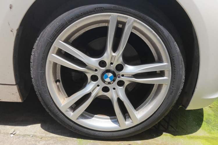 Used BMW 3 Series 2017 320Li Fashion Model Right Front Wheel Hub