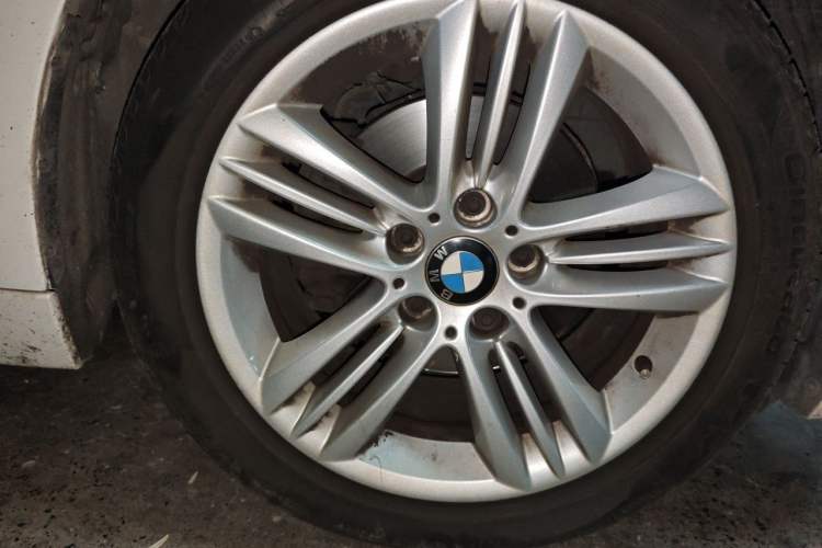 Used BMW 3 Series 2017 318i Fashion Model Right Front Wheel Hub