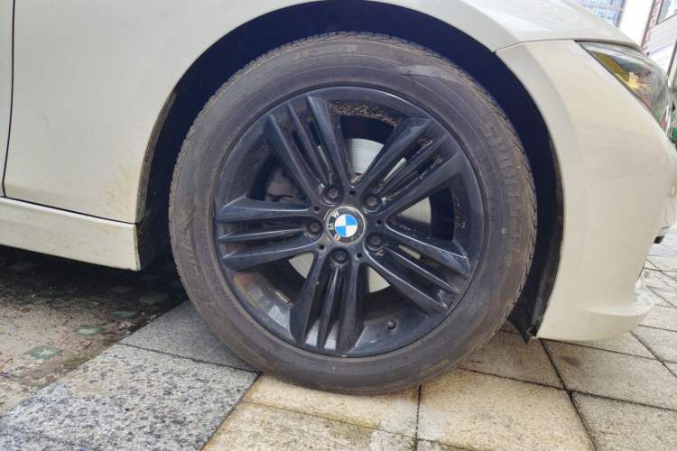 Used BMW 3 Series 2017 320Li Fashion Model Right Front Wheel Hub