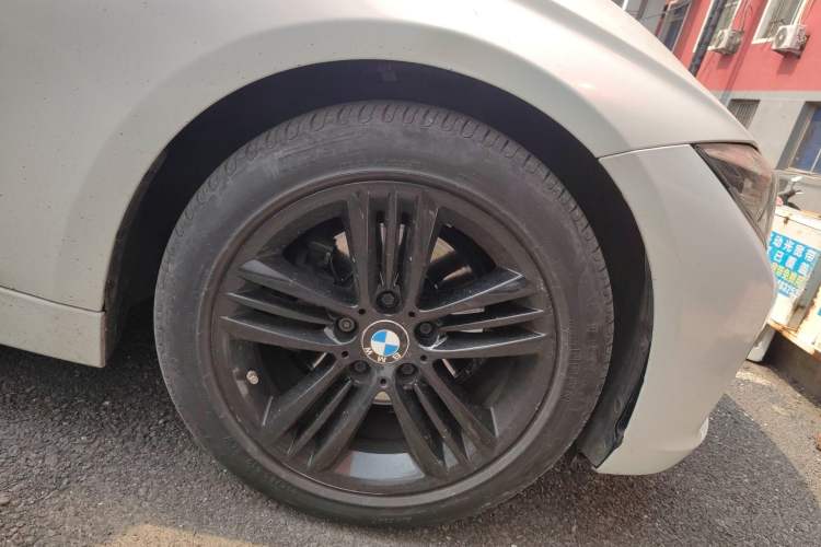 Used BMW 3 Series 2017 320Li Fashion Model Right Front Wheel Hub