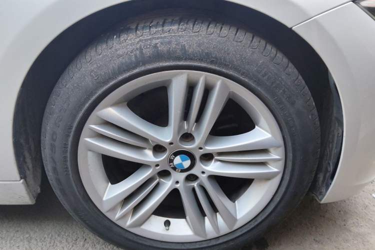 Used BMW 3 Series 2017 320Li Fashion Model Right Front Wheel Hub