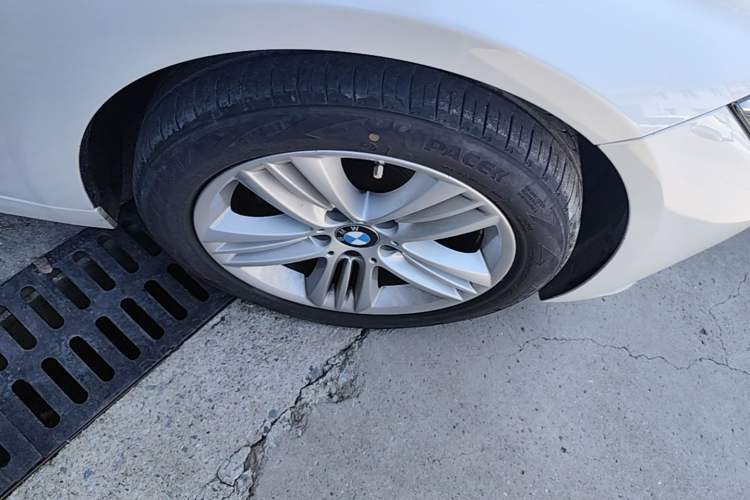 Used BMW 3 Series 2017 320Li Fashion Model Right Front Wheel Hub