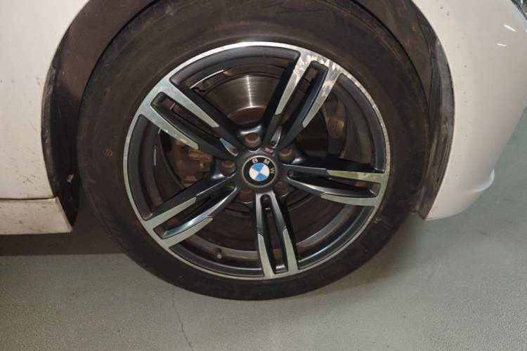 Used BMW 3 Series 2017 318Li Fashion Model Right Front Wheel Hub