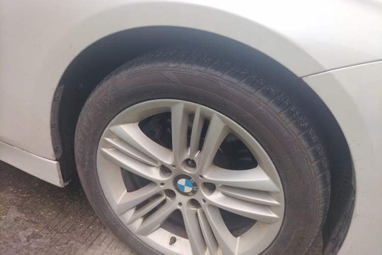 Used BMW 3 Series 2017 318i Fashion Model Right Front Wheel Hub
