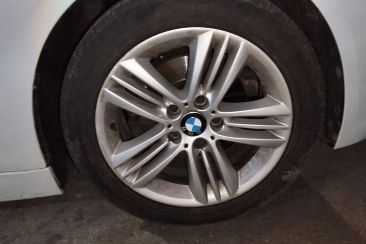Used BMW 3 Series 2017 320Li Fashion Model Right Front Wheel Hub