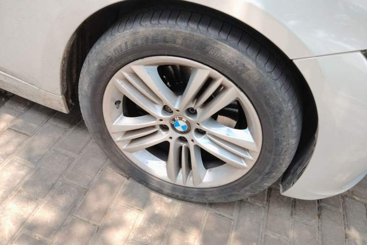 Used BMW 3 Series 2017 320Li Fashion Model Right Front Wheel Hub