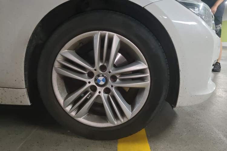 Used BMW 3 Series 2017 320Li Fashion Model Right Front Wheel Hub