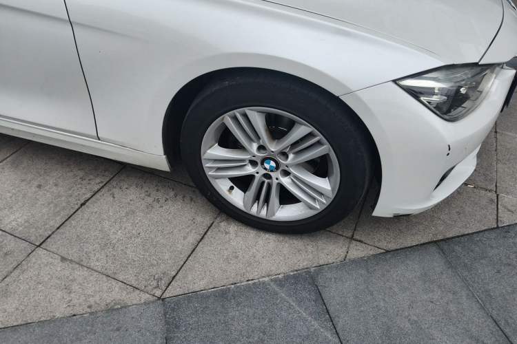 Used BMW 3 Series 2017 320Li Fashion Model Right Front Wheel Hub