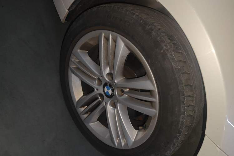 Used BMW 3 Series 2017 320Li Fashion Model Right Front Wheel Hub