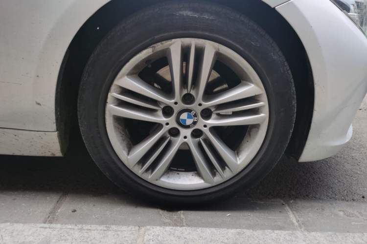 Used BMW 3 Series 2017 320Li Fashion Model Right Front Wheel Hub