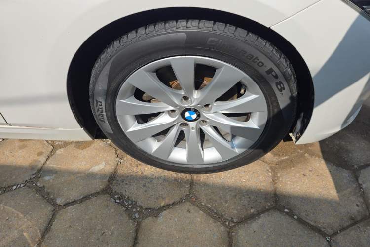 Used BMW 3 Series 2017 318Li Fashion Model Right Front Wheel Hub