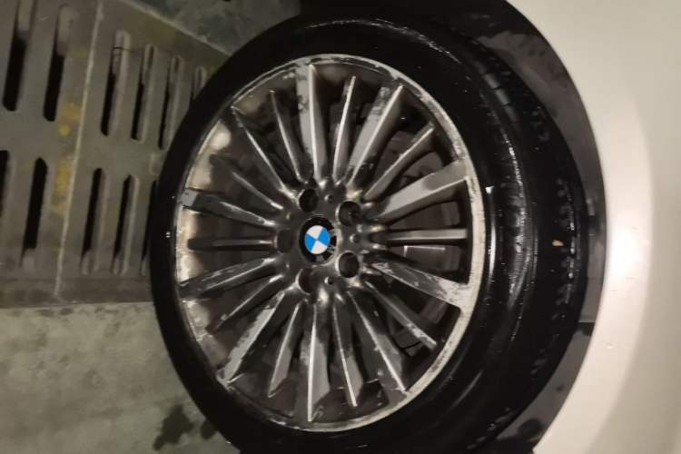 Used BMW 3 Series 2017 320Li Fashion Model Right Front Wheel Hub