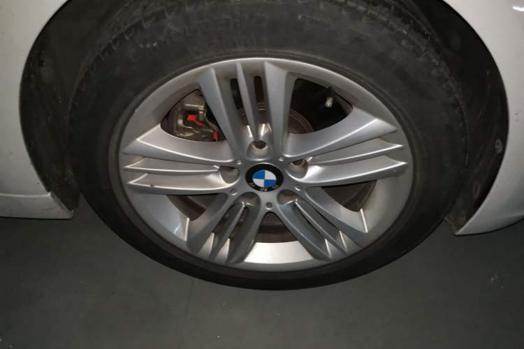 Used BMW 3 Series 2017 320Li Fashion Model Right Front Wheel Hub