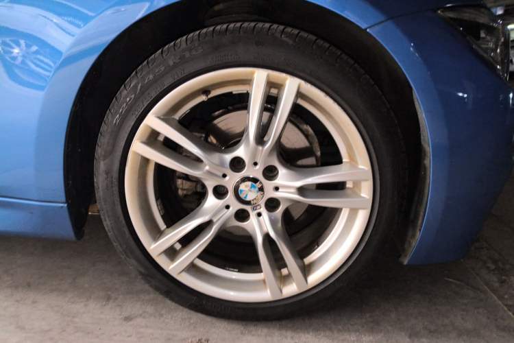 Used BMW 3 Series 2017 320i M Sport Right Front Wheel Hub