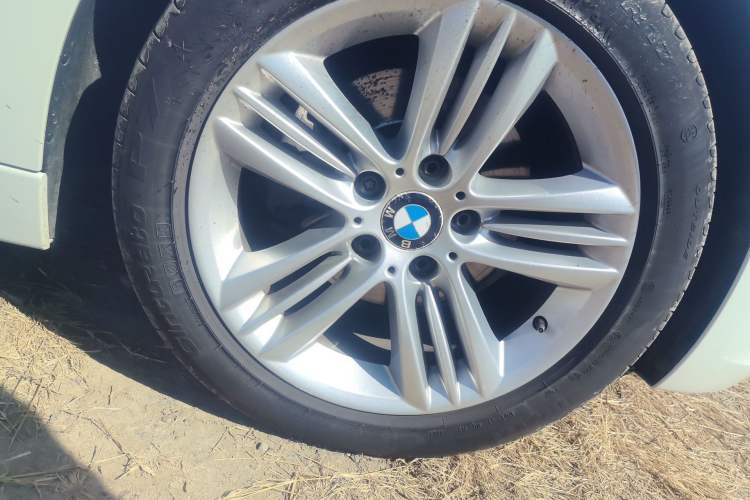 Used BMW 3 Series 2017 320Li Fashion Model Right Front Wheel Hub