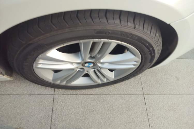 Used BMW 3 Series 2017 320Li Fashion Model Right Front Wheel Hub